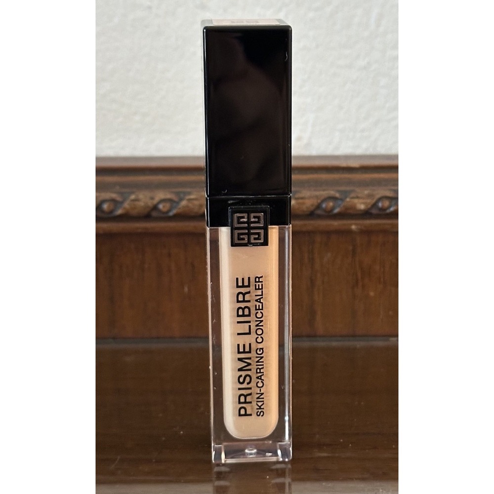 Givenchy Prisme Libre Skin-Caring 24H Creamy Concealer - W310 - Full Size - New